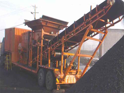 移動式碎煤機(jī)廠家_移動式粉煤機(jī)價格_流動式破煤車-世豪機(jī)器